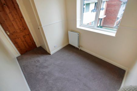 Queens Walk, Bristol, Gloucestershire, BS35 1SS - Photo 4