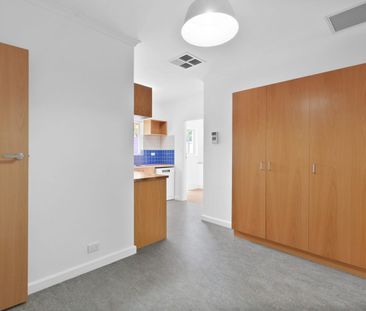 Newly renovated homette! - Photo 3