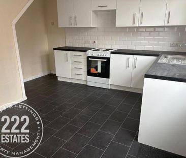 2 bedroom end of terrace house to rent - Photo 5