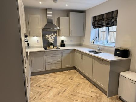 3 bedroom detached house to rent - Photo 4