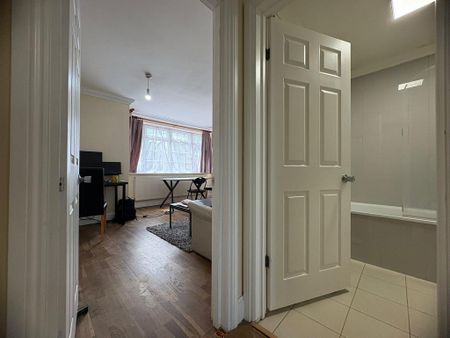 2 bedroom flat to rent - Photo 3
