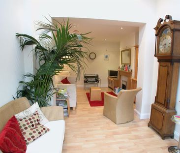 Meadway Drive, Woking, GU21 4TD - Photo 1