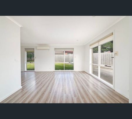 19 Mitta Mitta Way, Meadow Heights, Vic 3048 - Photo 5