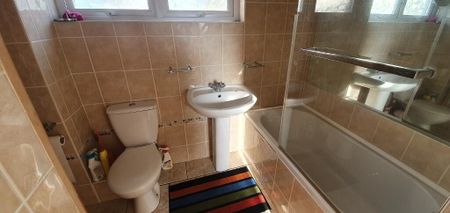 8f Glassillan Grove, Greenisland, Carrickfergus, BT38 8TB - Photo 4