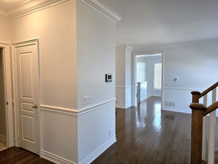 For Lease - 40 Thatcher Crescent, East Gwillimbury, Ontario - Photo 2