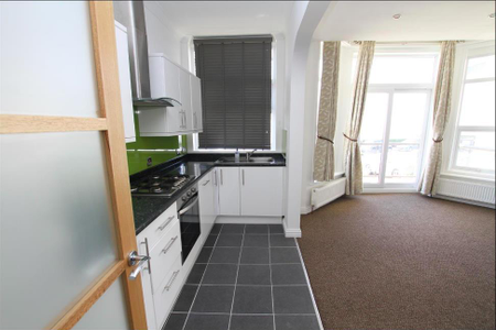 2 bedroom flat to rent - Photo 2