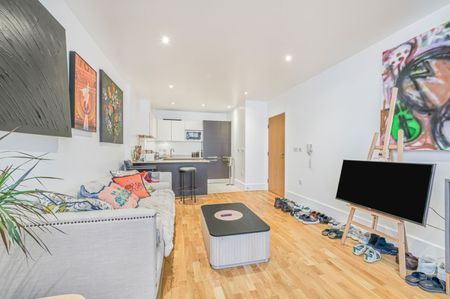 Juniper Drive, London, SW18 - Photo 2