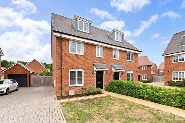 3 bedroom semi-detached house to rent - Photo 1