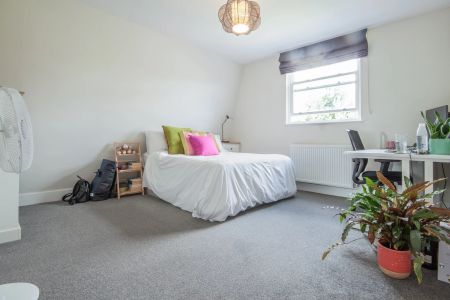 3 Bedroom Flat - Photo 5