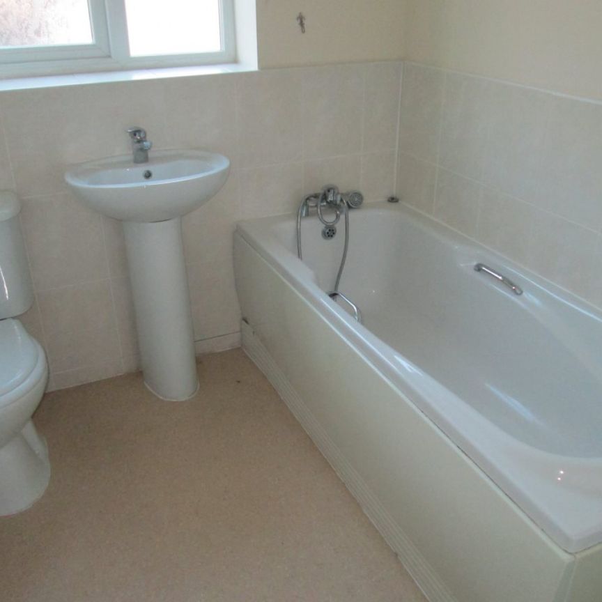 3 bed Terraced - To Let - Photo 1