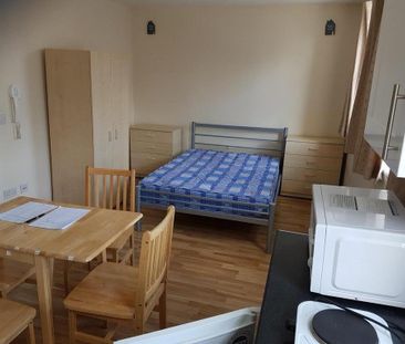 Studio to rent - Photo 2