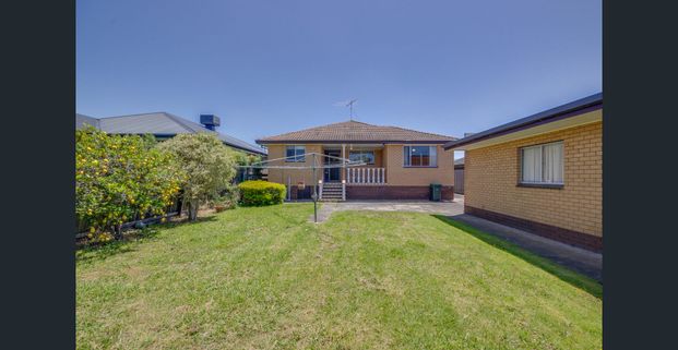 Classic 3 Bedder in Bell Park! (CHECK OUT MY 3D TOUR) - Photo 1