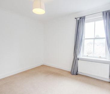 2 bedroom end of terrace house to rent - Photo 3