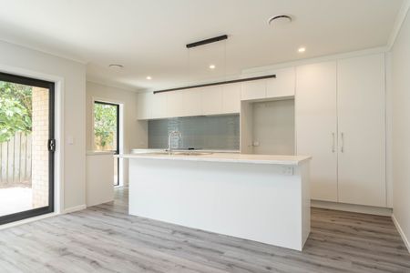 Paraparaumu - 4 Bedrooms - Photo 4