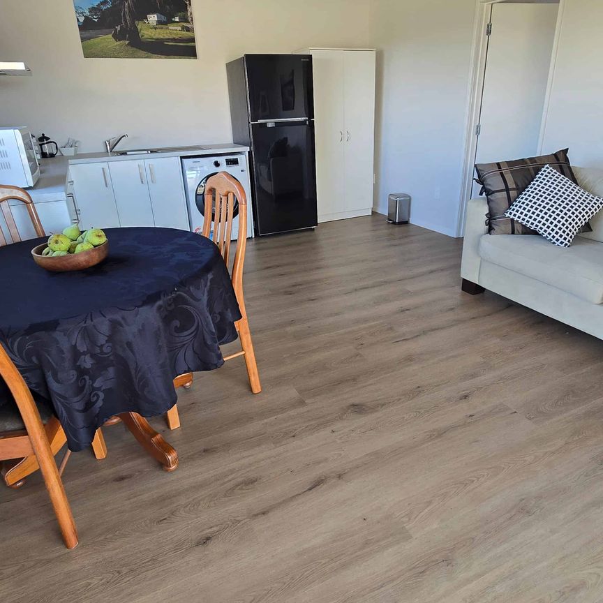 Idyllic location, furnished 1 bedroom unit - Photo 1