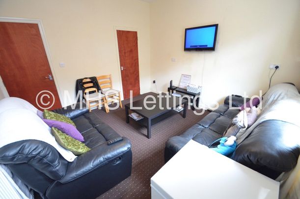 4 Bedroom Mid Terraced House for rent in Ashville Avenue - Photo 1