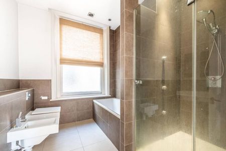 4 bedroom flat to rent - Photo 3