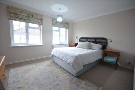 Manor House Court, West Street, Epsom, Surrey, KT18 7RN - Photo 5