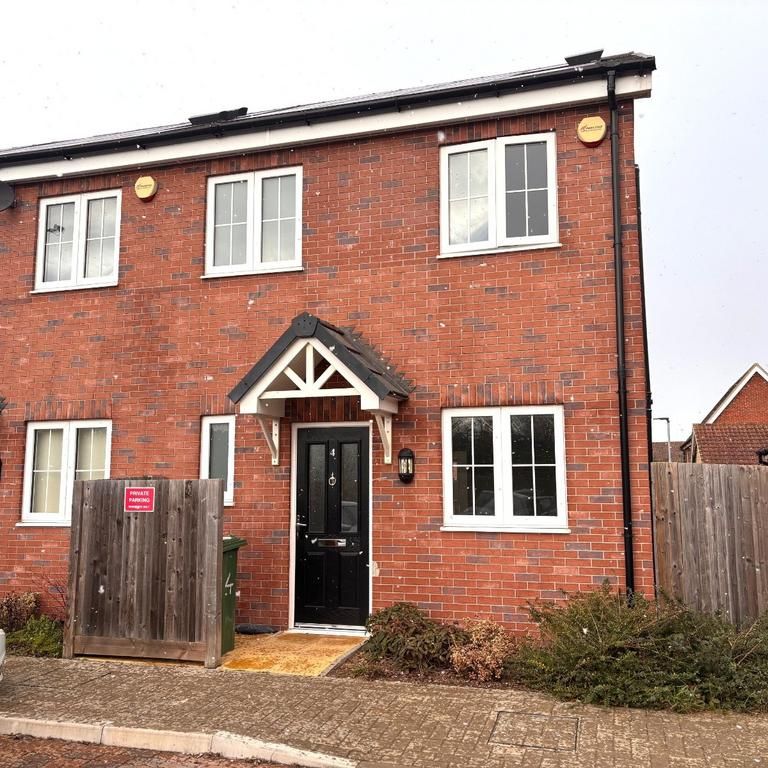 3 bedroom end of terrace house to rent - Photo 1