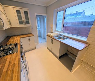 A 3 Bedroom Terraced - Photo 6