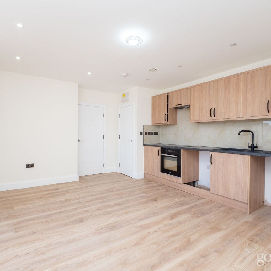 Beeches Avenue, Carshalton, SM5 - Photo 1