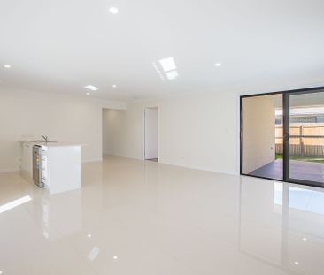 10 Mirinae Circuit, Pimpama QLD 4209 - House For Rent - $750 | Domain - Photo 4