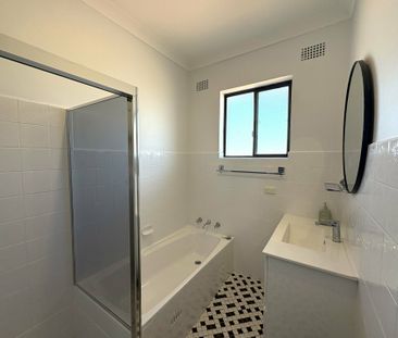 TOP FLOOR FURNISHED APARTMENT WITH VIEWS ACROSS BOTANY BAY - Photo 1