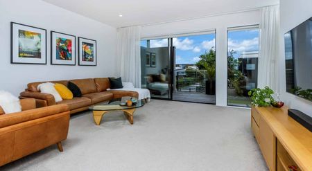 Fab spacious family home in great location with Double Garage!! - Photo 2