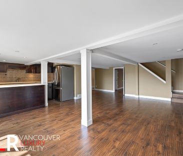 None in West Vancouver, BC - Photo 3