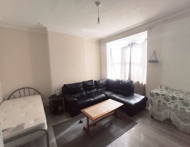 Room in a Shared House, Shoreham Street, S2 - Photo 1