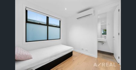 Modern 4-Bed Townhouse in Prime Box Hill Location! - Photo 3