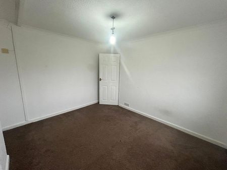 £1,450 PCM, Three Bedroom Semi-Detached House with Off-Road Parking, Garage and Large Enclosed Garden in Broadhaven, Leckwith, Cardiff, CF11 8DA - Photo 5