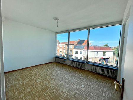 Ruim en gerenoveerd appartement met twee slaapkamers - Foto 2