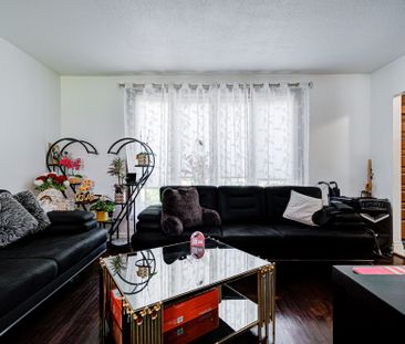 For Lease - 74 Bloomington Crescent, Toronto, Ontario - Photo 2