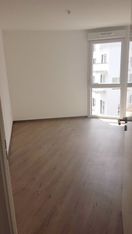 Location Appartement 2 pièces 63m² LILLE 59000 - Photo 3