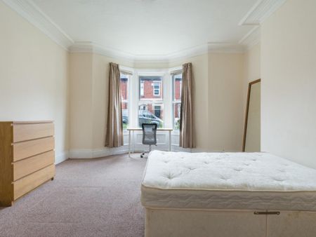 3 bedroom ground floor flat to rent - Photo 3