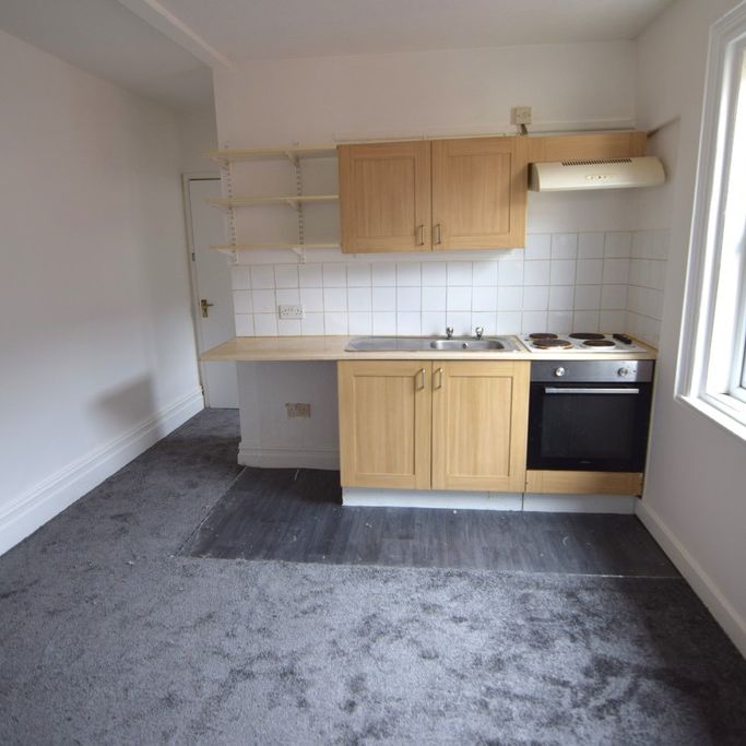 To Let 1 Bed Flat - Photo 1