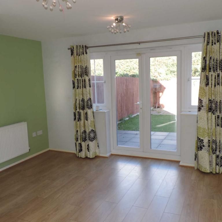 3 bedroom semi-detached house to rent - Photo 1