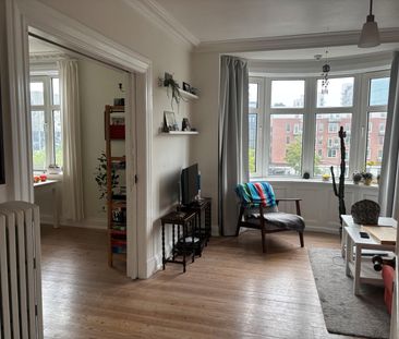 <b>LYS OG INDFLYTNINGSKLAR 3-VÆRELSERS LEJLIGHED PÅ ØSTERBRO – AALB... - Photo 2