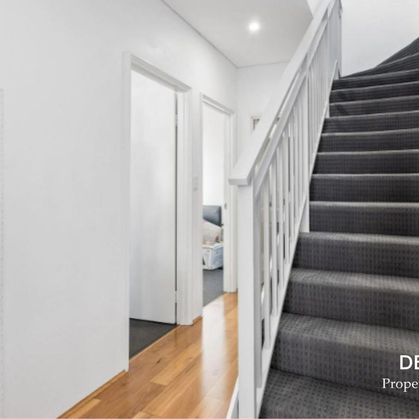 Stunning Modern Living - Photo 1