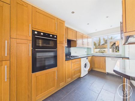 3 bedroom semi-detached house to rent - Photo 5