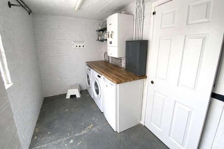 Old Woking, Surrey, GU22 - Photo 3