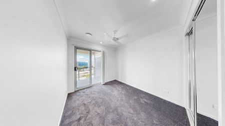 NEAR NEW 3 Bed Townhouse CONVENIENT Location - Photo 2