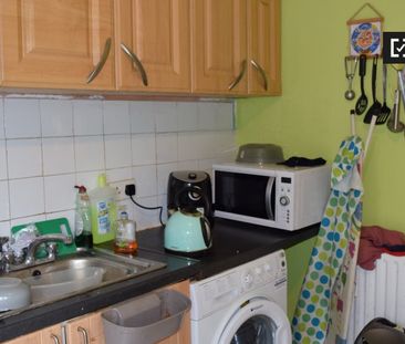 Bright room to rent in 2-bedroom flat in Crumlin, Dublin - Photo 1