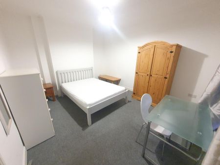 4 bedroom terraced house to rent - Photo 5