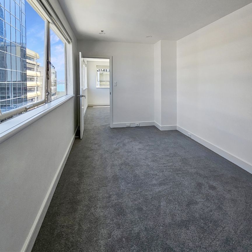 Central City - Madison On the Square - Spacious 2 Bedroom Apartment - Carpark and Water Included - Photo 1
