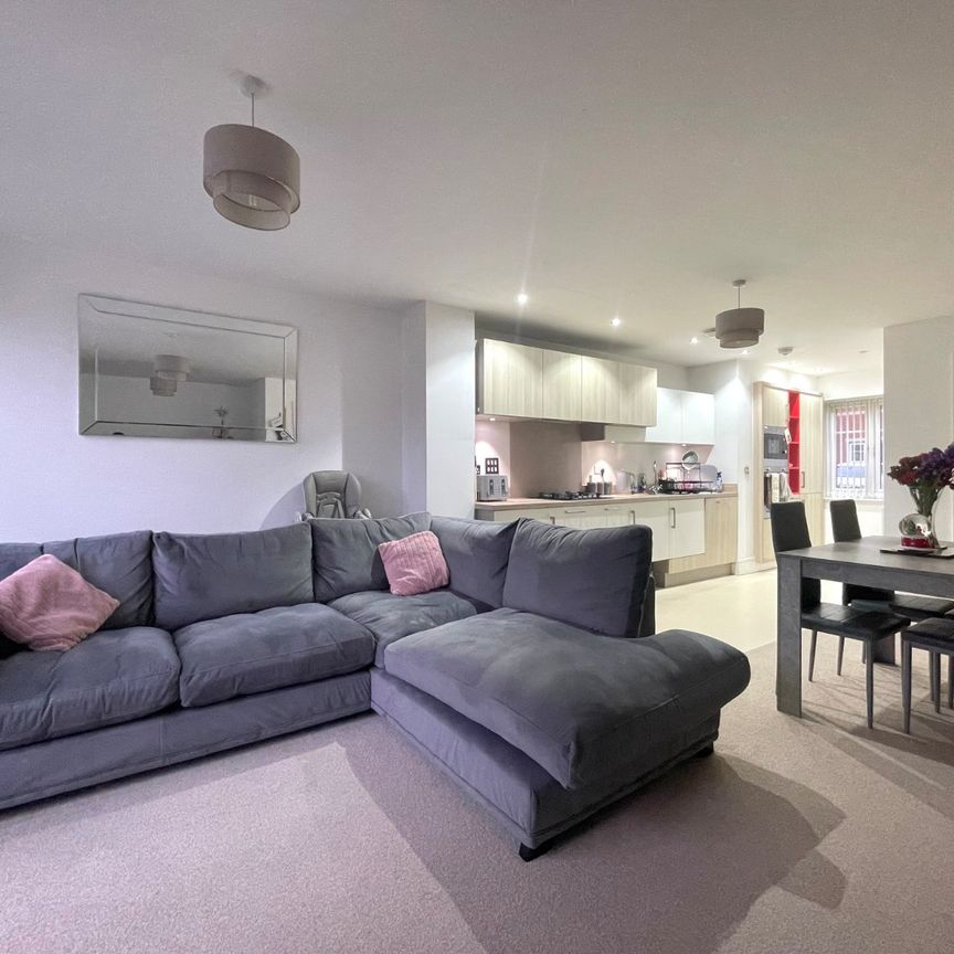 3 bedroom semi-detached house to rent - Photo 1