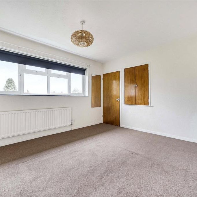4 bedroom end of terrace house to rent - Photo 1