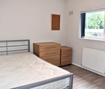 4 bedroom semi-detached house to rent - Photo 4