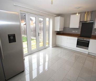 3 bedroom terraced house to rent - Photo 3